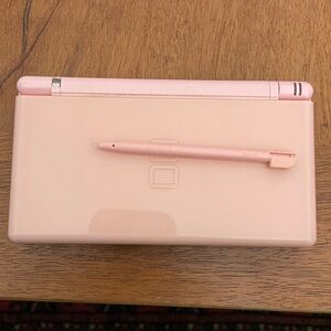 Nintendo DS Pale Pink in good condition